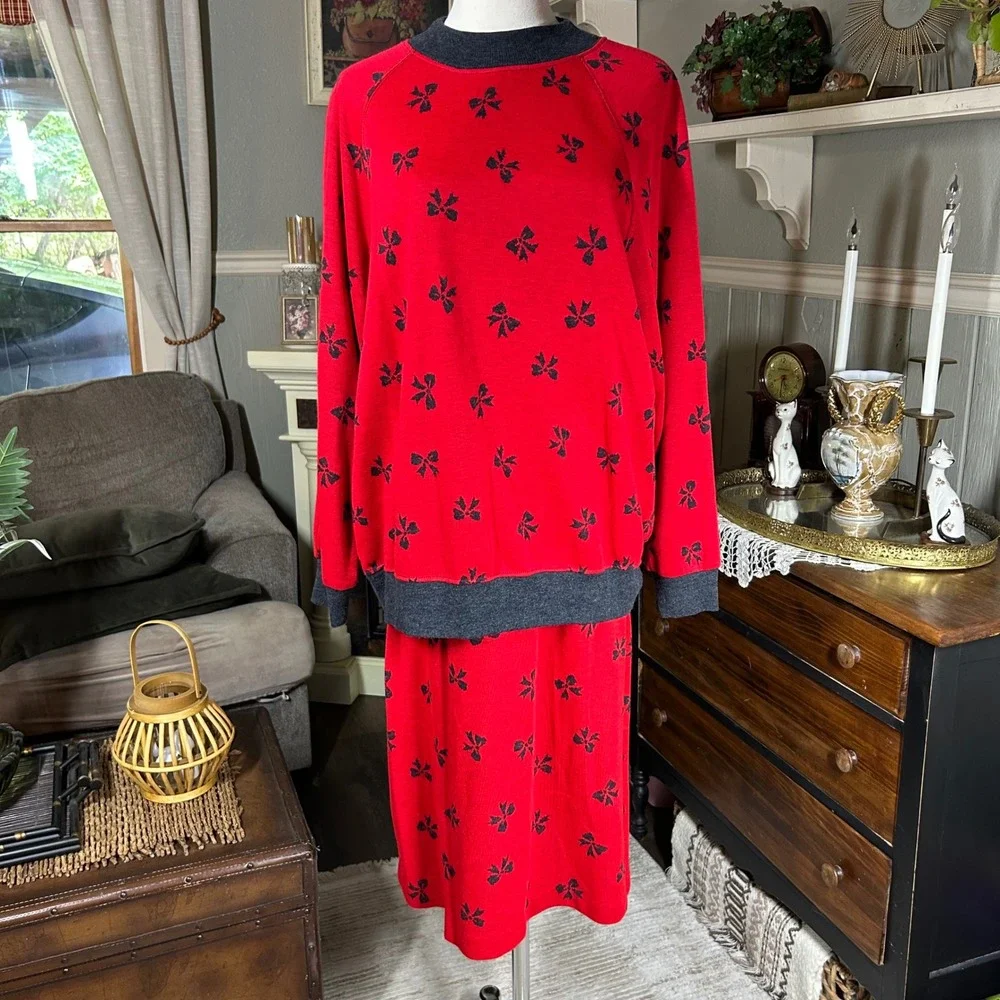 Vtg Red Knit Two Piece Set Bow Print Sweatshirt and Midi Skirt Gray Trim Sz L